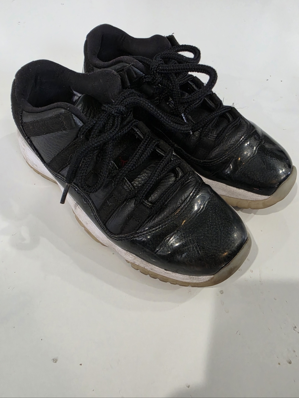 Nike Air Jordan 11 Retro Low 72-10 sneakers Size 6.5Y